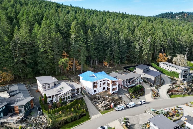 Luxury estate at 1060 Shore Pine Close, Duncan, BC — photo 8