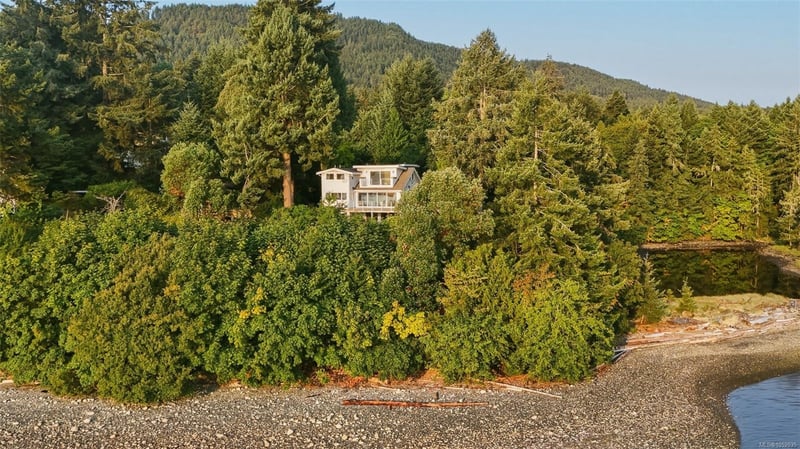 Luxury estate at 312 Roland Road, Ladysmith, BC — photo 3