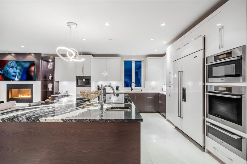 Luxury estate at 1130 Eyremount Drive, West Vancouver — photo 15