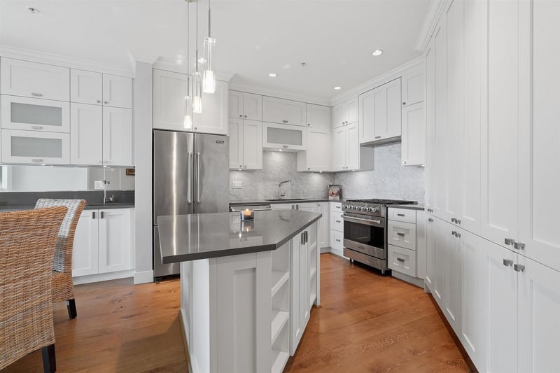 Luxury estate at PH512 - 14855 Thrift Avenue, White Rock, BC — photo 12