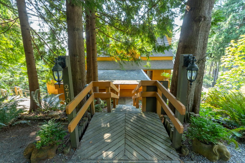 Luxury estate at 270 Mountain Drive, Lions Bay, BC — photo 3