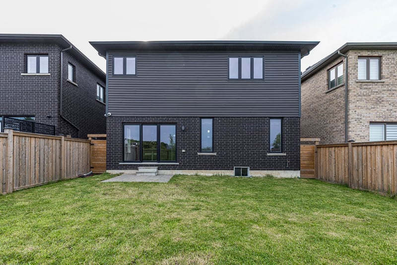 Luxury estate at 102 Greenwich Avenue, Hamilton, ON — photo 36