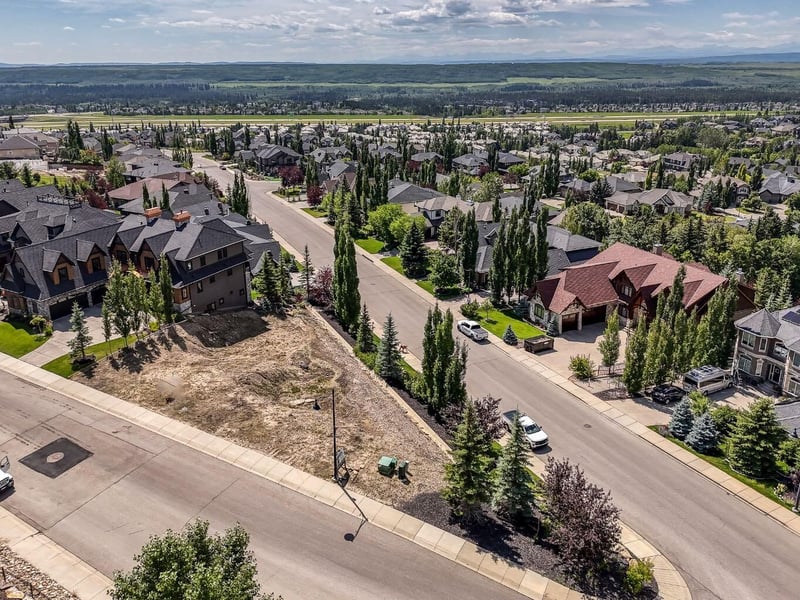 Luxury estate at 7695 Elkton Drive Southwest, Calgary, AB — photo 2