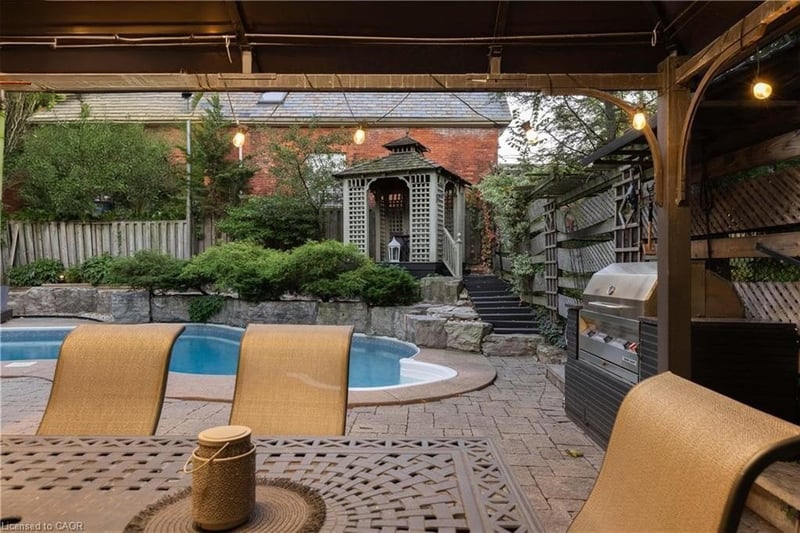 Luxury estate at 381 Queen Street South, Hamilton, ON — photo 27