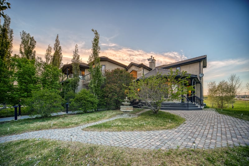 Luxury estate at 40 Blueridge Bay, Calgary, AB — photo 7