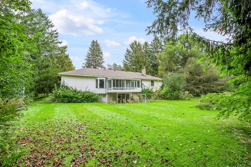 Luxury estate at 49 Thornwood Drive, Hamilton, ON — photo 13