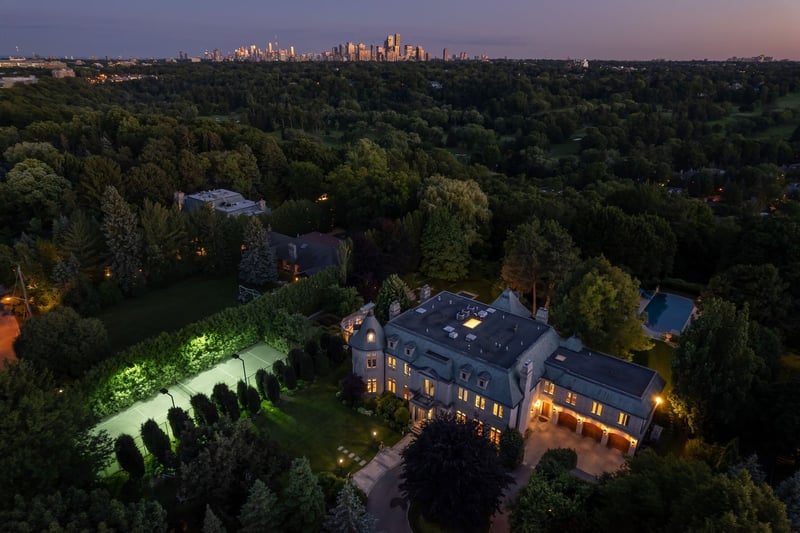 Luxury estate at 45 Bayview Ridge, North York, ON — photo 2
