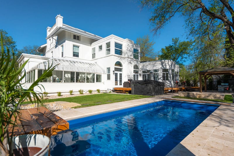 7-bedroom luxury home in 12 Ruskin Row, Winnipeg, MB