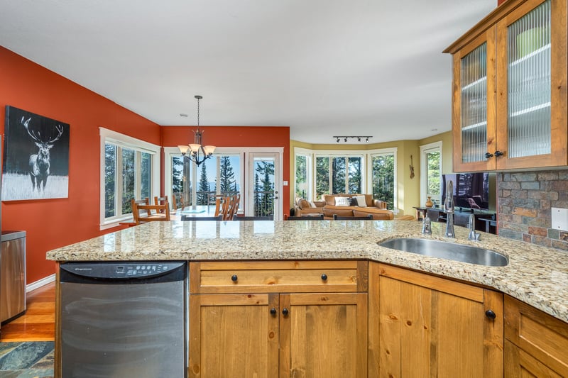 Luxury estate at 720 Monashee Court, Vernon, BC — photo 12