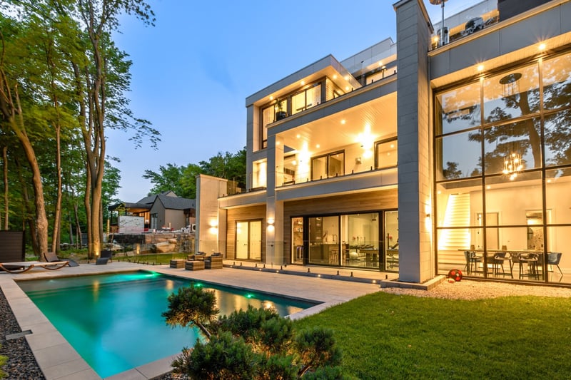 Luxury estate at 757 Rue des Chardonnerets, Mont-Saint-Hilaire, QC — photo 2