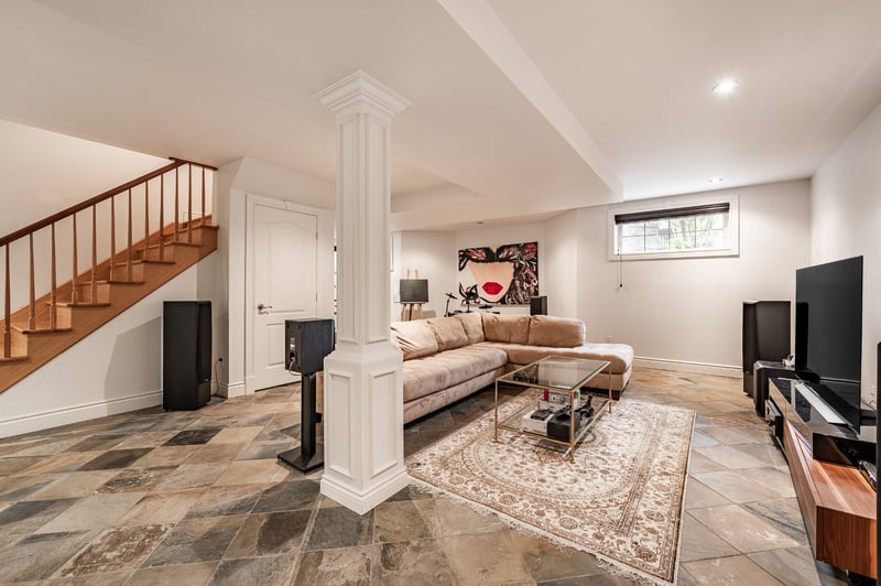 Luxury estate at 533 Rue des Falaises, Mont-Saint-Hilaire, QC — photo 22