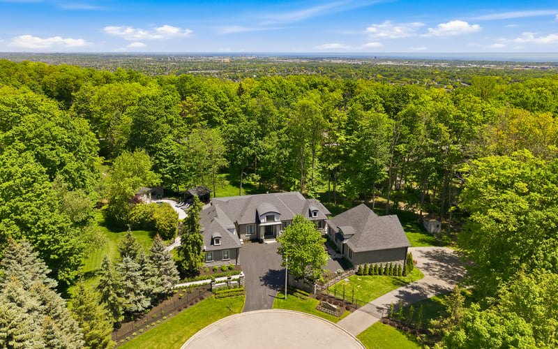 Luxury estate at 3205 Highpoint Court, Burlington, ON — photo 2