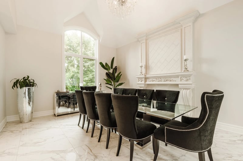 Luxury estate at 524 Rue des Falaises, Mont-Saint-Hilaire, QC — photo 7