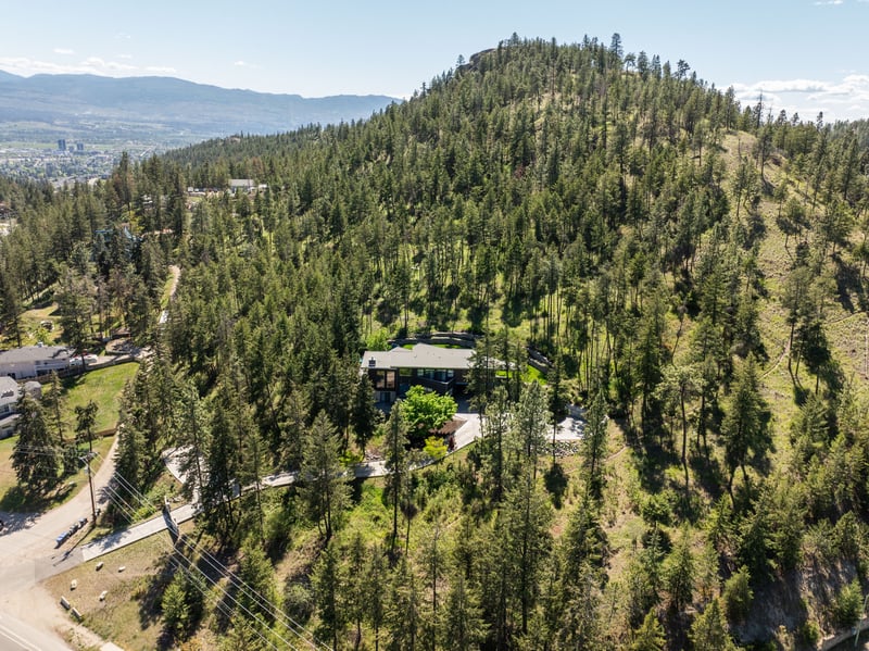 Luxury estate at 324 Clifton Road, Kelowna, BC — photo 6