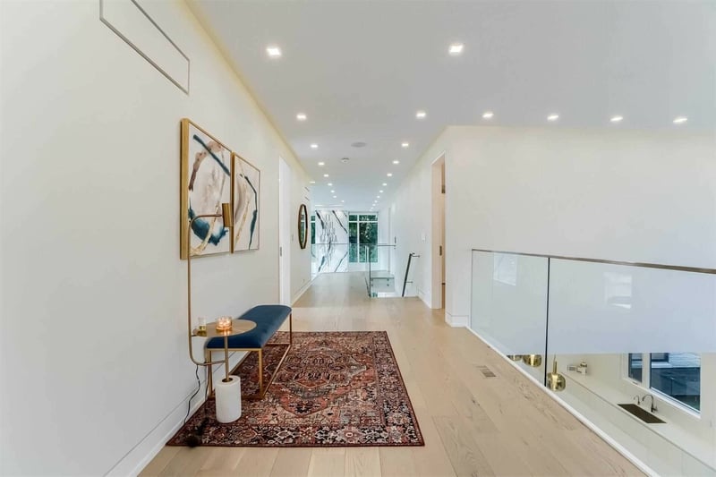 Luxury estate at 560 Shenandoah Drive N, Mississauga — photo 11