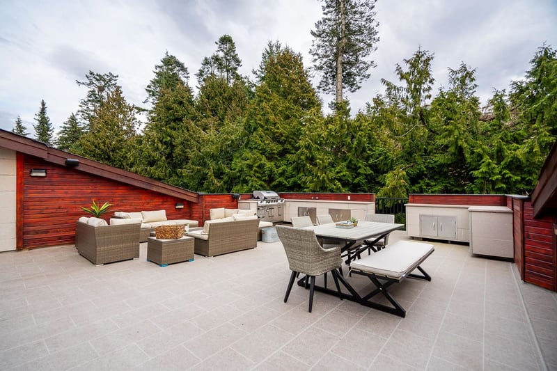 Luxury estate at 2800 Bayview Street, Surrey, BC — photo 2