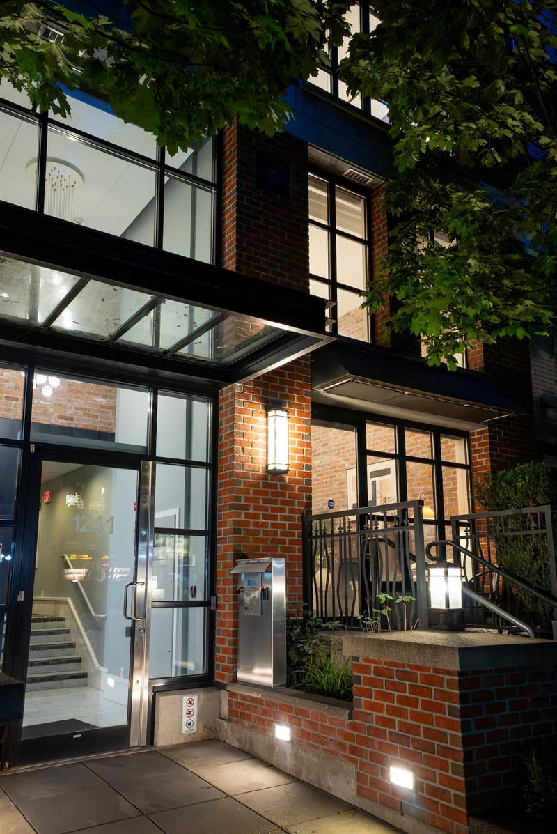 Luxury estate at 1241 Homer Street, Vancouver, BC — photo 2