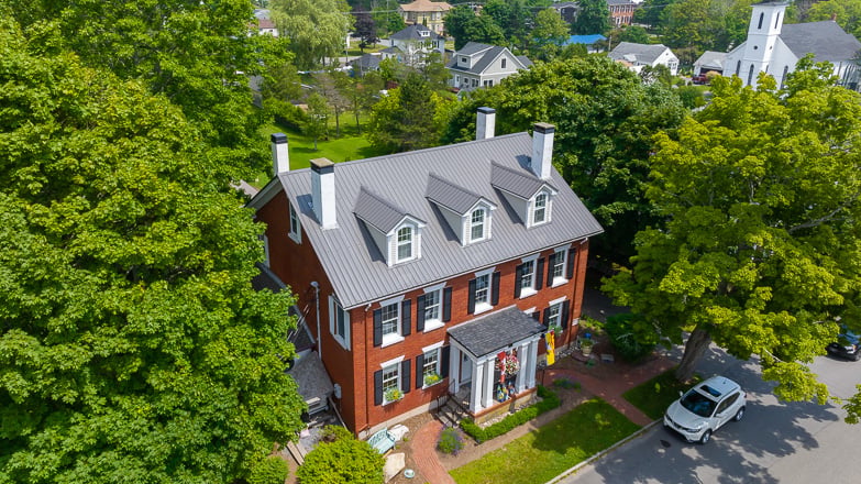 6-bedroom luxury home in 142 Queen Street, St. Andrews, NB