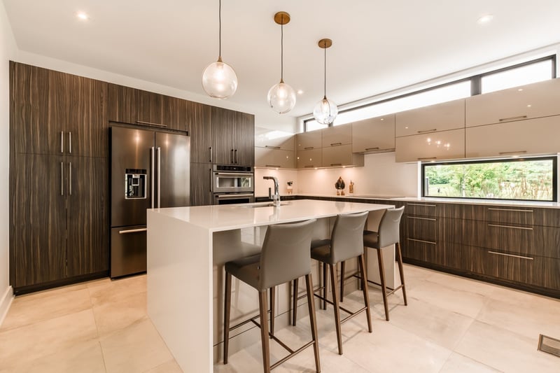 Luxury estate at 318 Rue Narbonne, Sainte-Julie, QC — photo 16