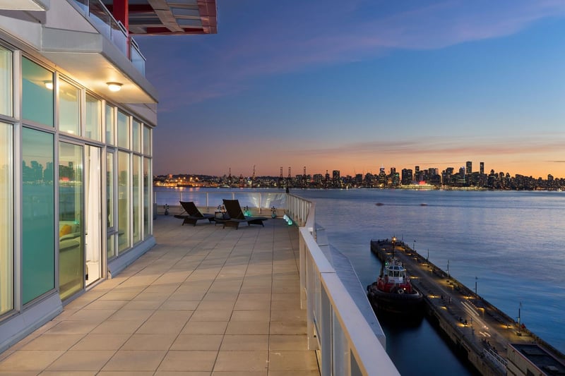 Luxury estate at PH3 175 Victory Ship Way, North Vancouver, BC — photo 7