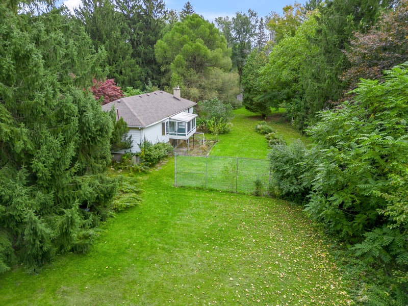 Luxury estate at 49 Thornwood Drive, Hamilton, ON — photo 9