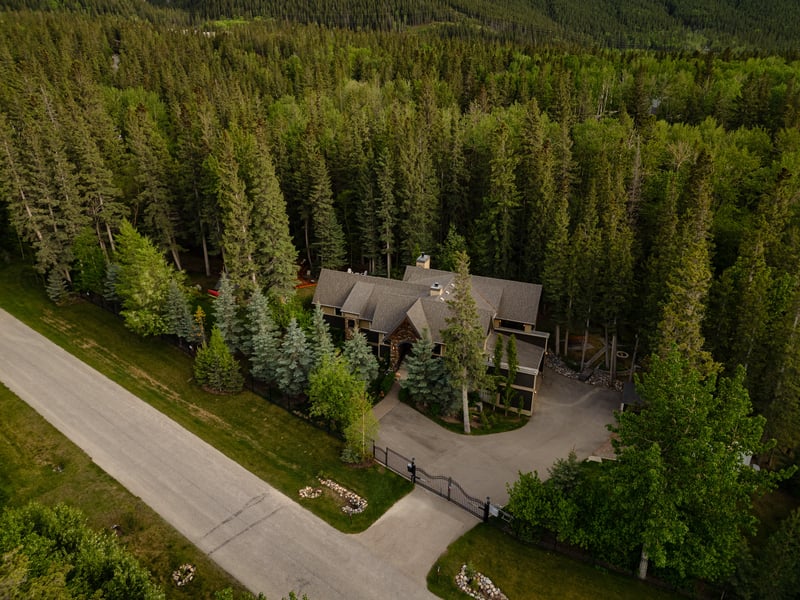 Luxury estate at 9 Mountaineer Close, Lac des Arcs, AB — photo 2