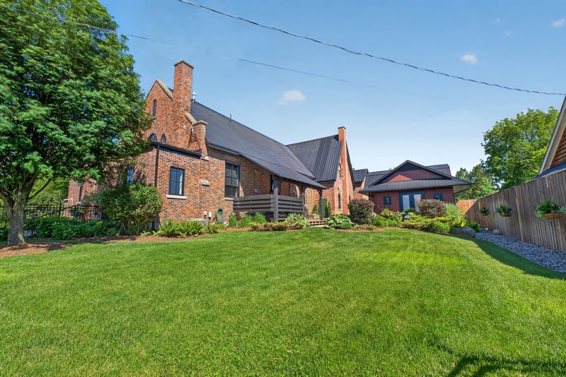 Luxury estate at 45 McMurray Street, Bracebridge, ON — photo 24