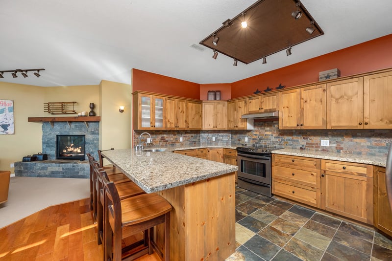 Luxury estate at 720 Monashee Court, Vernon, BC — photo 11