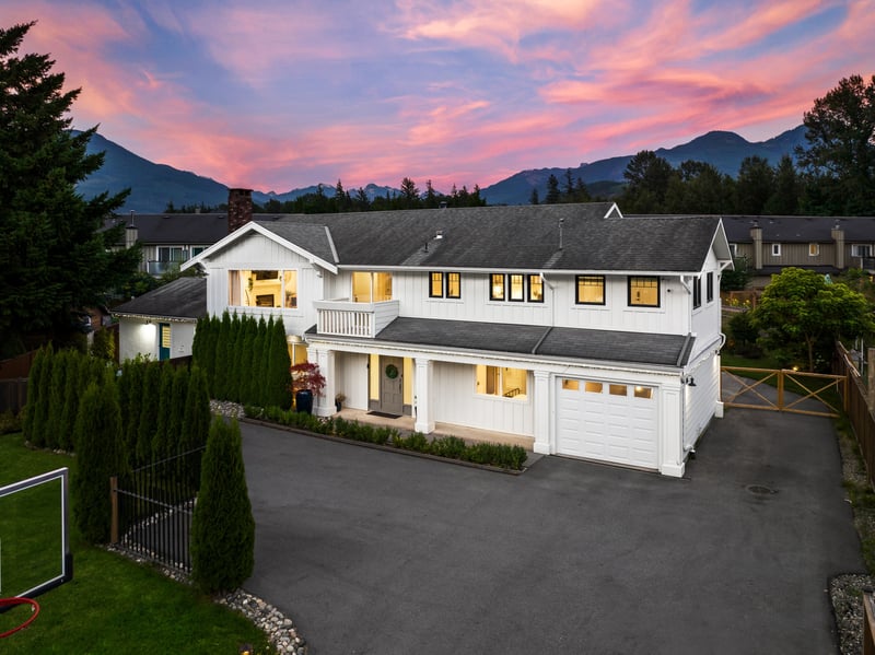 Luxury estate at 39726 Government Road, Squamish, BC — photo 6