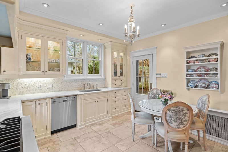 Luxury estate at 247 MacNab Street South, Hamilton, ON — photo 15