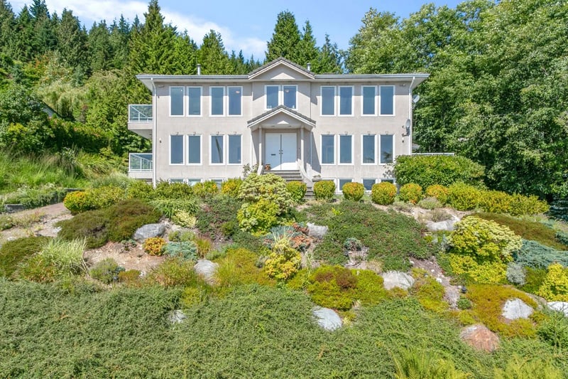Luxury estate at 530 Craigmohr Drive, West Vancouver, BC — photo 2