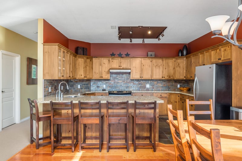 Luxury estate at 720 Monashee Court, Vernon, BC — photo 10