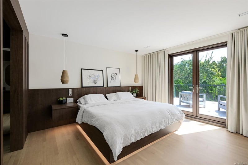 Luxury estate at 3055 Beach Drive, Victoria, BC — photo 29