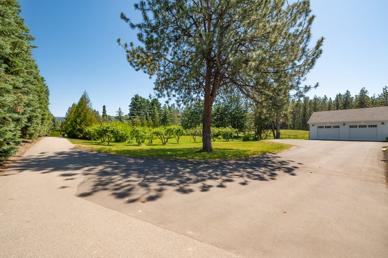 Luxury estate at 4510 Stewart Road East, Kelowna, BC — photo 3