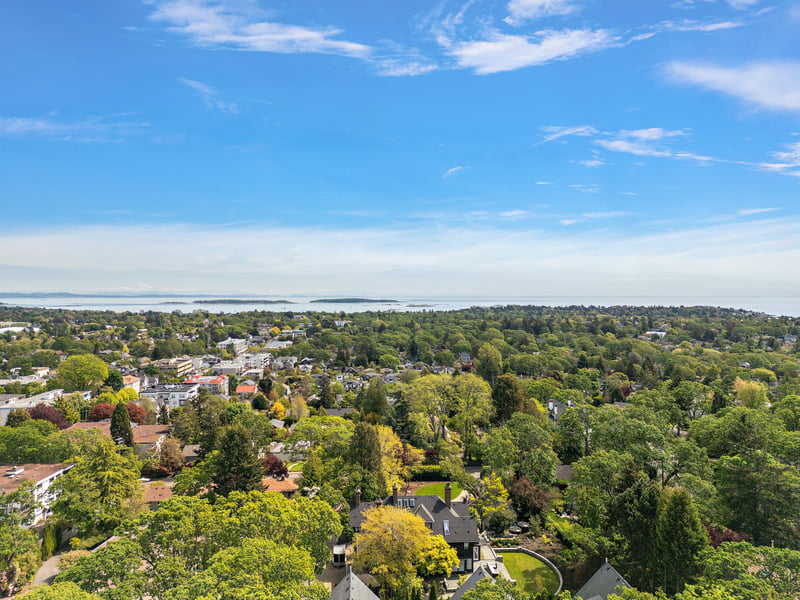 Luxury estate at 1019 Terrace Avenue, Victoria, BC — photo 26