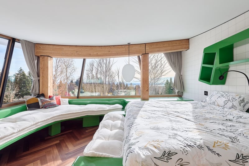 Luxury estate at 215 Mtee des Bois, Saint-Ferreol-les-Neiges — photo 12