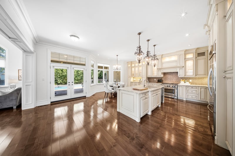 Luxury estate at 1098 Lakeshore Road West, Oakville, ON — photo 8