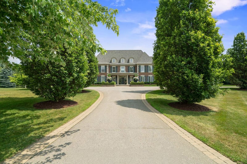 6-bedroom luxury home in 91 Fairfield Drive, King City, ON