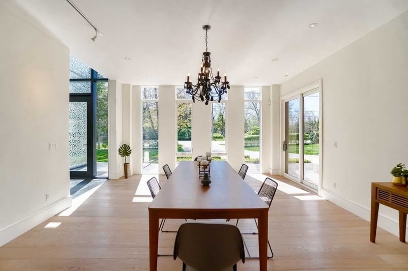 Luxury estate at 1487 Lakeshore Road West, Oakville, ON — photo 3
