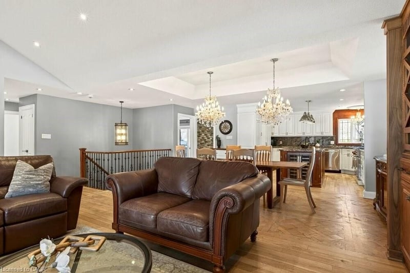 Luxury estate at 389 Clarendon Drive, Hamilton, ON — photo 3