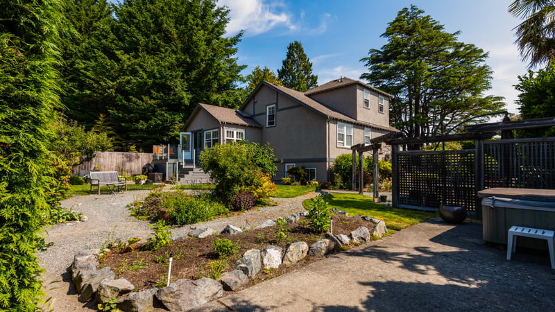 Luxury estate at 2741 Dufferin Avenue, Victoria, BC — photo 19