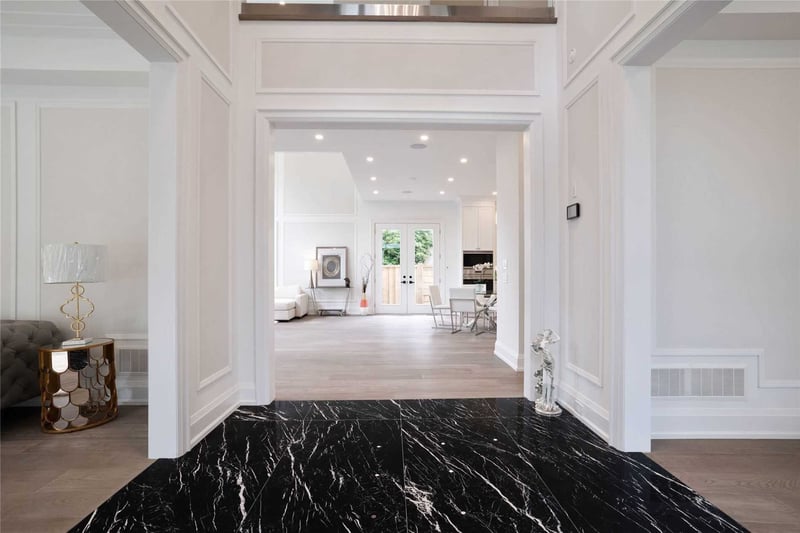 Luxury estate at 297 Savoy Crescent, Oakville — photo 3