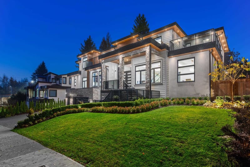 Luxury estate at 17568 102 Avenue, Surrey, BC — photo 2