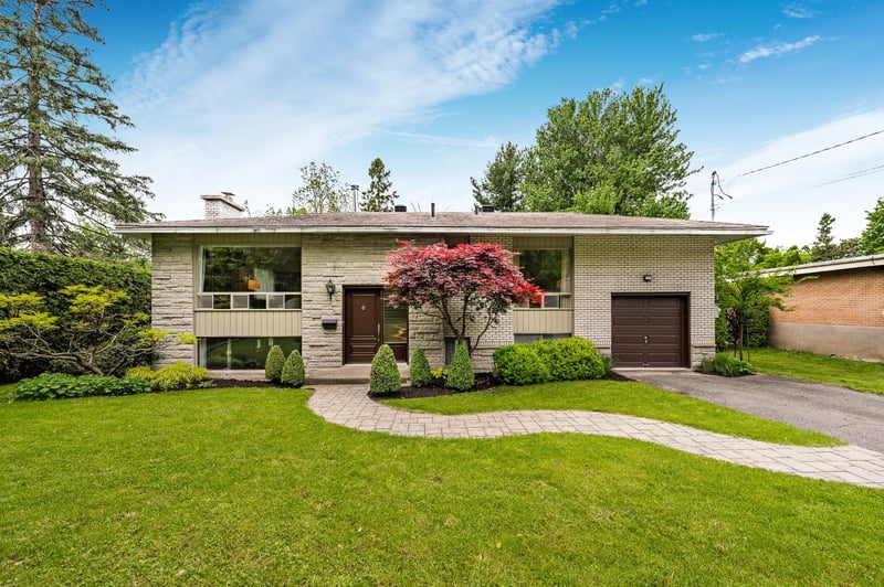 Luxury estate at 1759 Rue Southmount, St-Bruno-de-Montarville, QC — photo 2