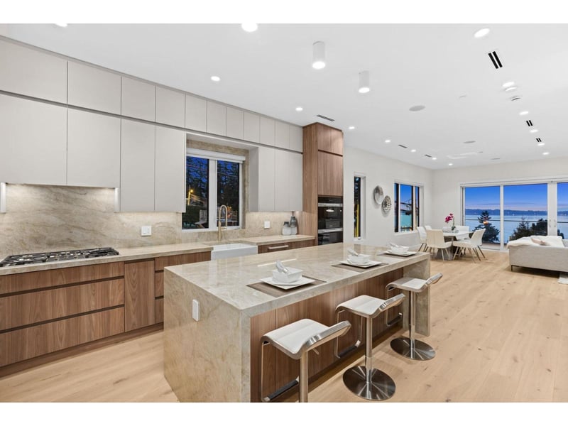 Luxury estate at 14799 Oxenham Avenue, White Rock, BC — photo 8