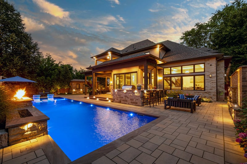 Luxury estate at 100 Seneca Drive, Hamilton, ON — photo 2