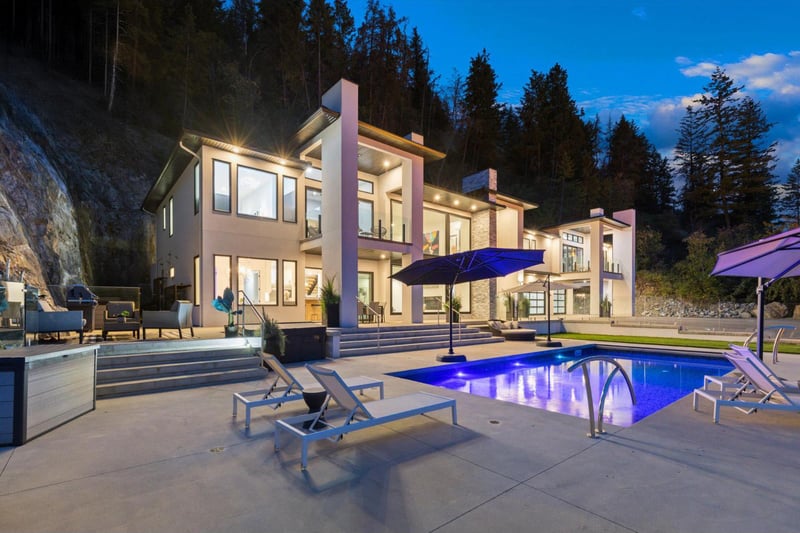 Luxury estate at 112 Sunset Boulevard, Vernon, BC — photo 2