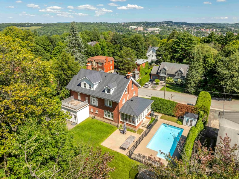 Luxury estate at 427 Rue Victoria, Sherbrooke, QC — photo 6