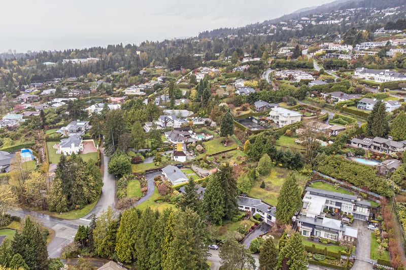 Luxury estate at 591 Southborough Dr, West Vancouver — photo 7