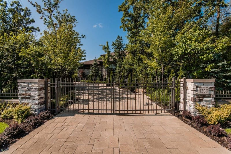 Luxury estate at 1306 Rue du Boisé, Boucherville, QC — photo 3